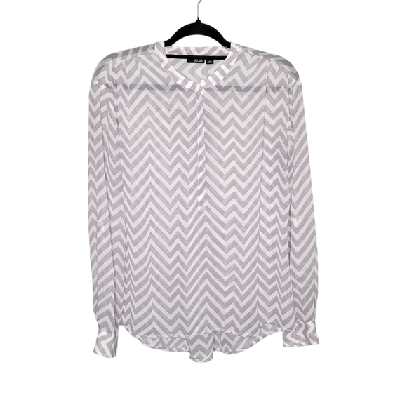 a.n.a Women's Gray & White Chevron Print Sheer Lightweight Popover Blouse Size L - Picture 4 of 10